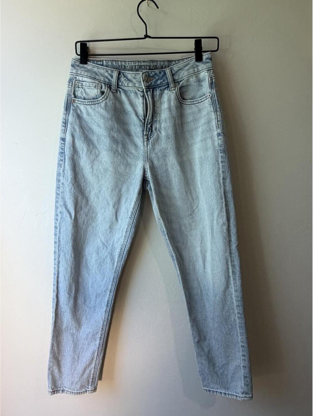 American Eagle Strigid Mom Jeans Light Wash Blue High Rise Stretch Petite 4